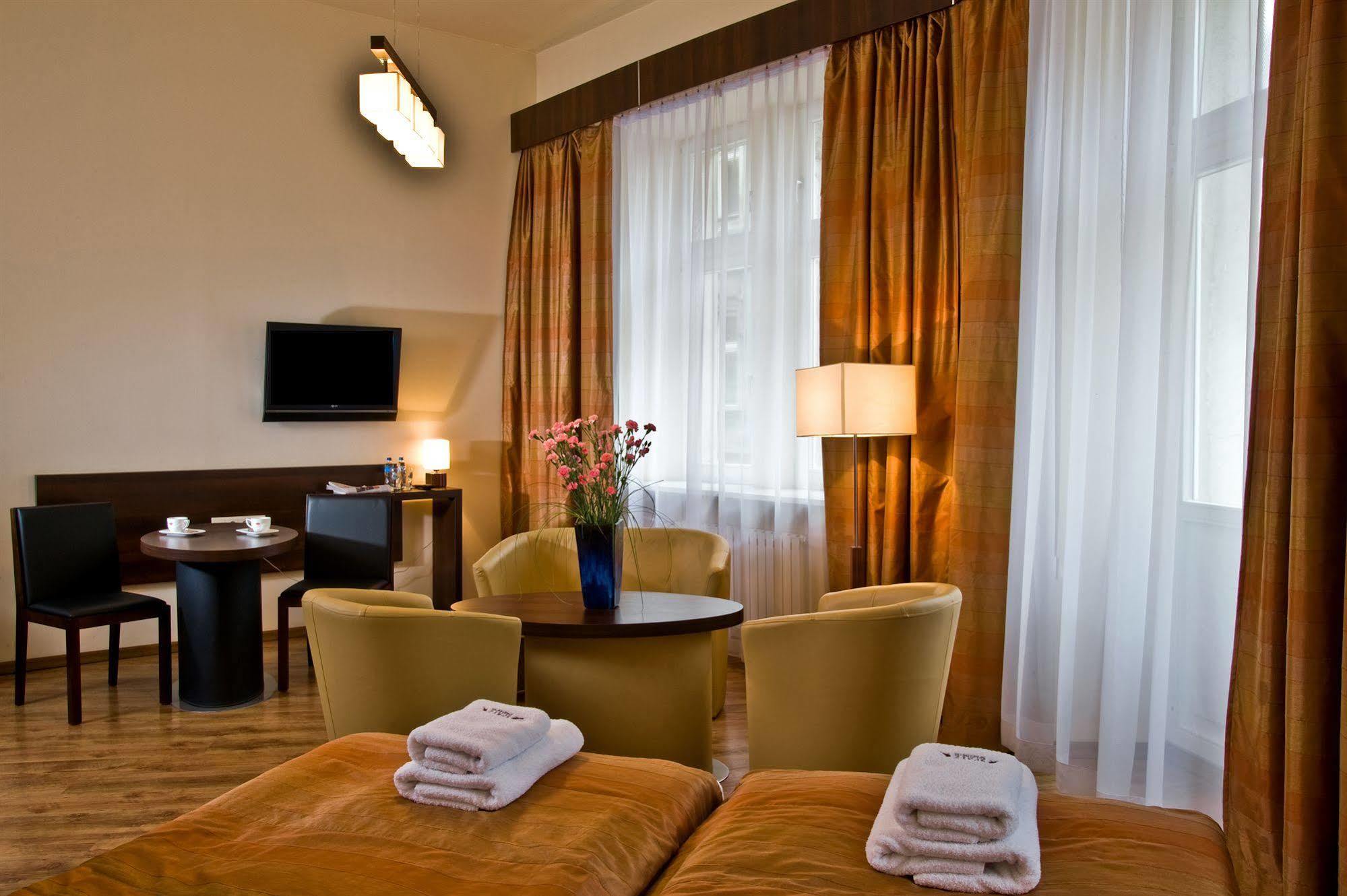Spatz Aparthotel Cracovie Extérieur photo